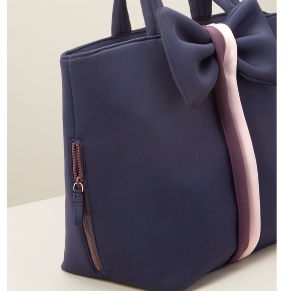 STELLA & DOT
SELLING FAST
Crush It Bow Tote - Picture 3 of 6